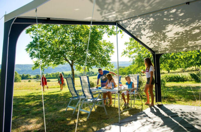 Tente planté sur le Domaine